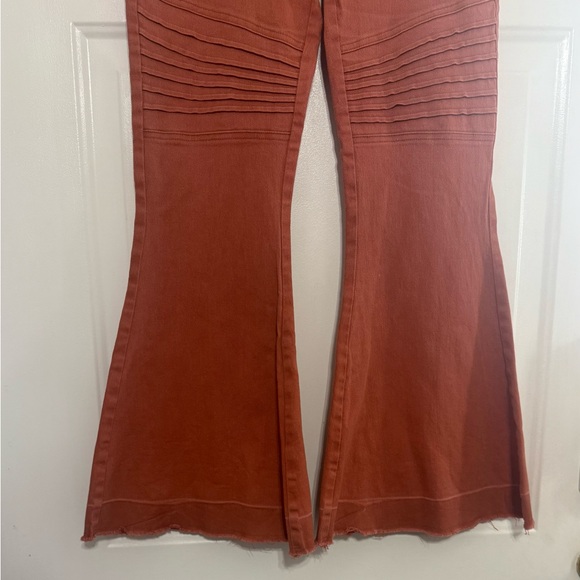1 4 3 Story by Lineup Size Large Rust Flared Jeans - Picture 5 of 8